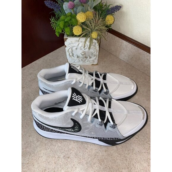 Nike Kyrie Flytrap 6 EP Mens Basketball Shoes Size 10.5 White Black Mesh Lightwe - Picture 8 of 11
